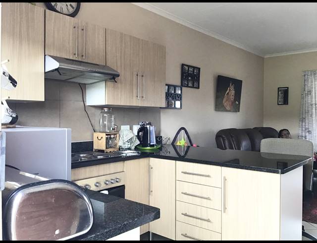 2 BEDROOM APARTMENT FOR SALE IN MOOIKLOOF RIDGE